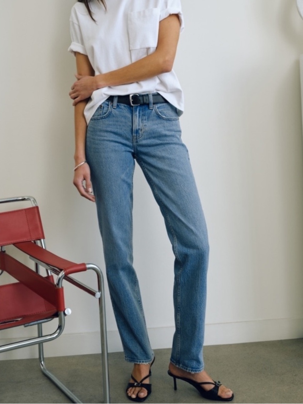 Abercrombie & Fitch Mid Rise 90s Straight Jean 25